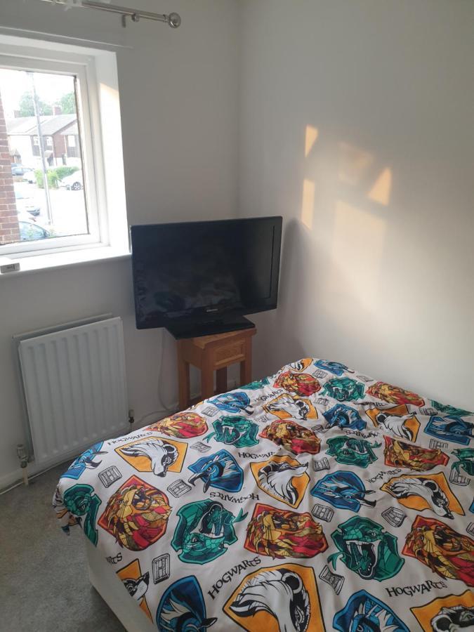 Harry Potter Theme Double Room In Shared House واتفورد المظهر الخارجي الصورة